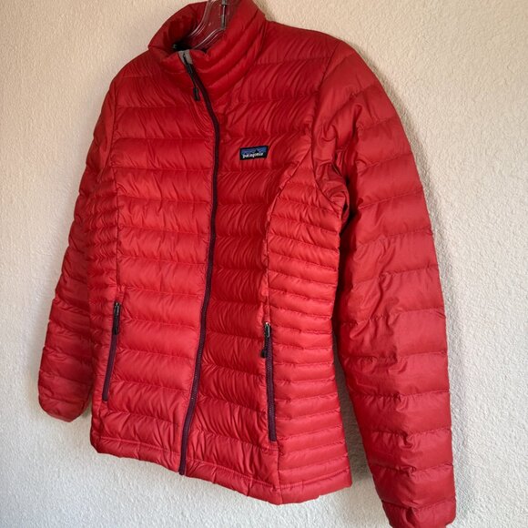 Patagonia 💋 Women’s Down Sweater \\ Size Medium // Red-Orange w/ purple lining - Picture 1 of 12